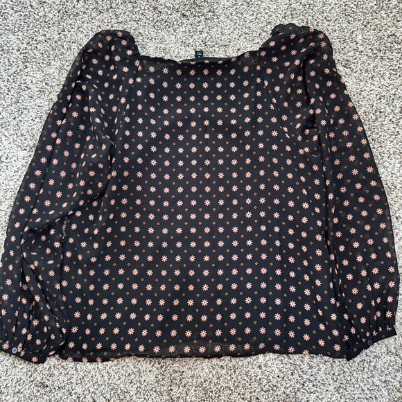 Ann Taylor Black Floral Puff-Sleeve Top • Size M - Picture 3 of 3